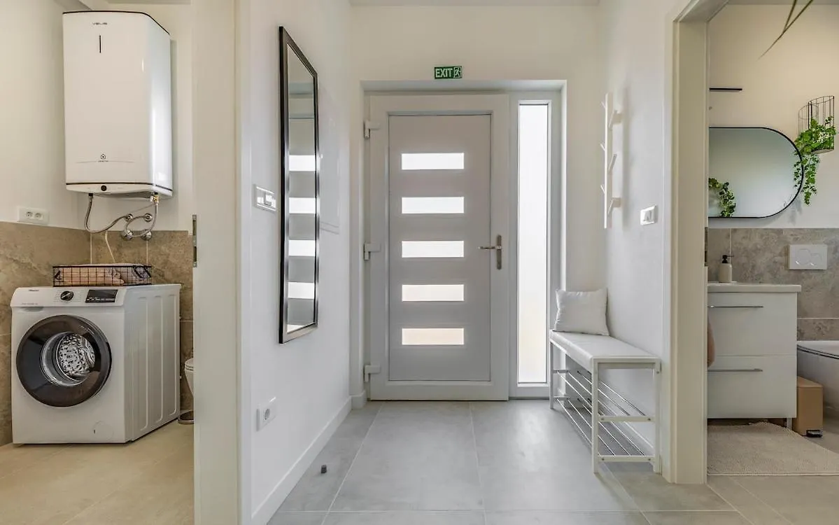 Villa Veluana Apartment 3 With A Balcony Pula 0*,