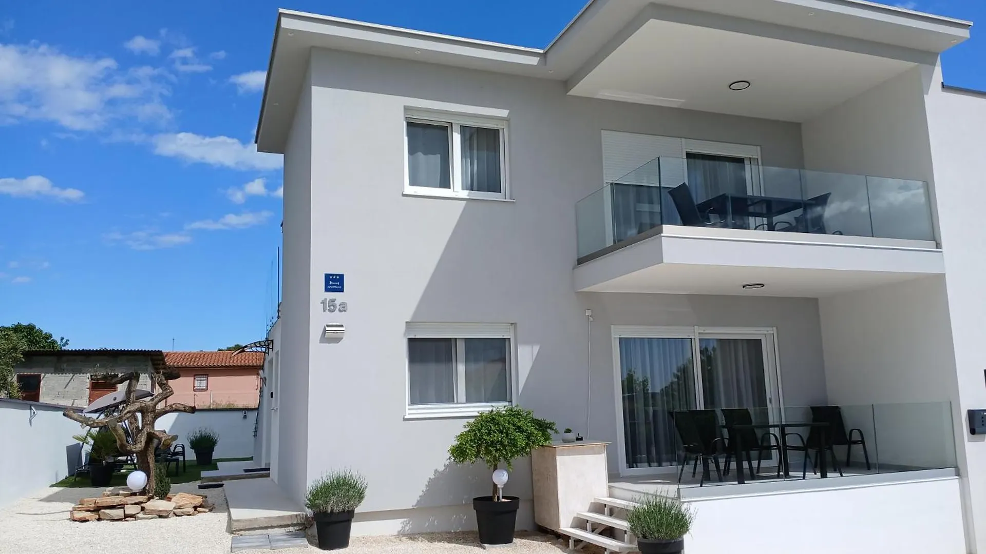 Villa Veluana Apartment 3 With A Balcony Pula